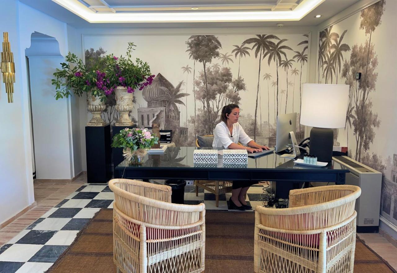Soho Boutique Castillo De Santa Catalina - Adults Recommended Malaga Exterior photo Concierge at the Mandarin Oriental, Munich